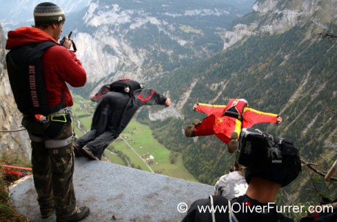 BASE wingsuit race Lauterbrunnen