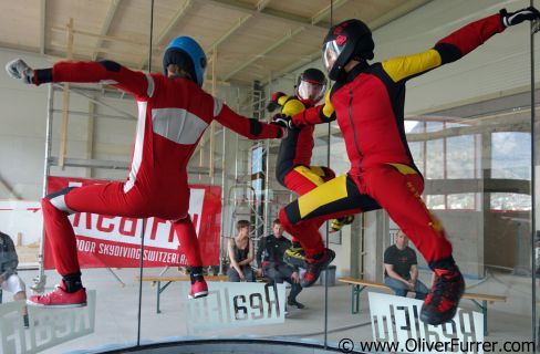 Flyers in the Indoor Skydiving Switzerland wind tunnel